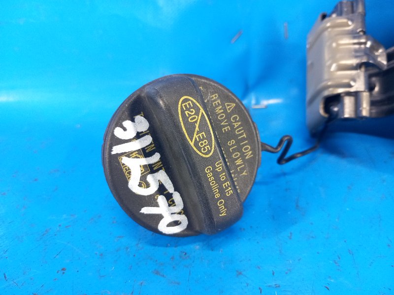 Fuel tank cap for Toyota Prius 16-2017