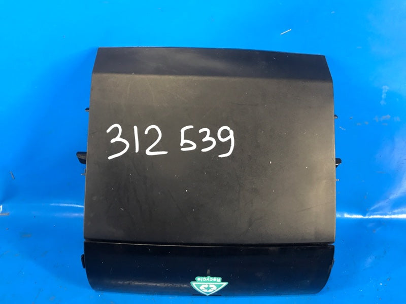 Center dashboard trim. Toyota Prius - 20 March-11, 2006