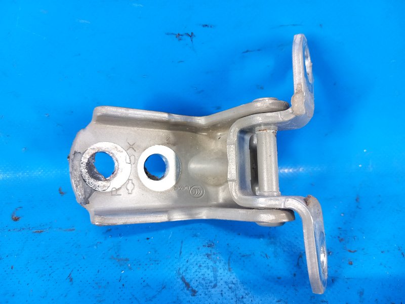 Lower door hinge NISSAN SENTRA B17 12-21 2015 Right Front.