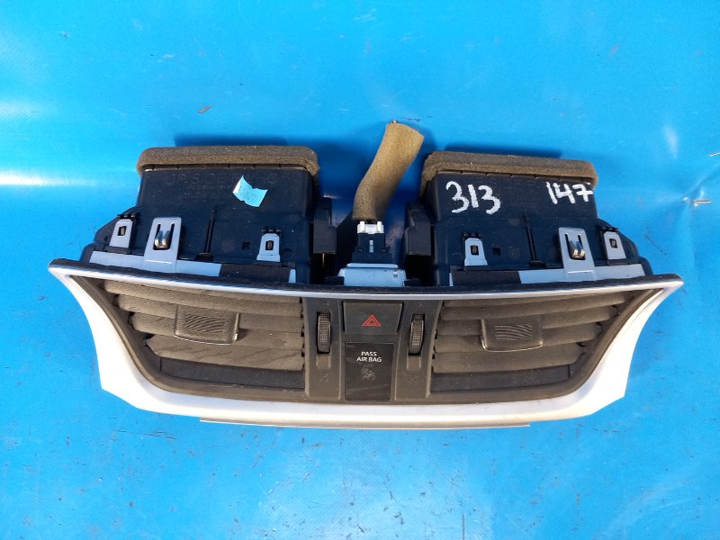Air deflector for Nissan Sentra B17 12-21 2015