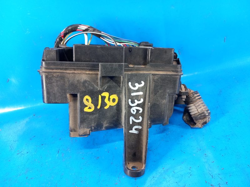 Fuse box engine compartment Toyota Tundra 07-13 2008