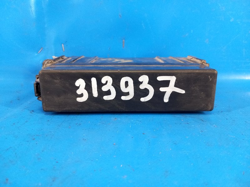 Engine compartment fuse box for a Nissan Sentra B17 12-21 2015
