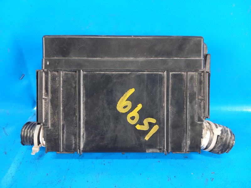 Engine compartment fuse box for a Nissan Sentra B17 12-21 2015