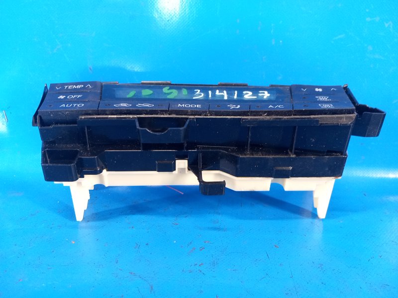 Heater control unit for Toyota Prius - 09/30-17/2010