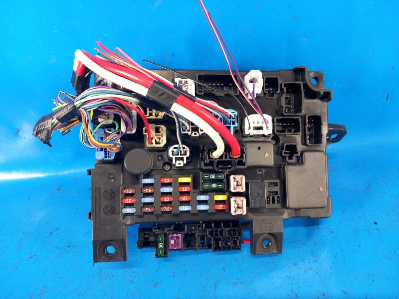 Mitsubishi Outlander GF 12-2013 engine compartment fuse box