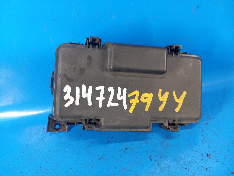 Engine compartment fuse box for a Honda Civic ES 00-05 2005