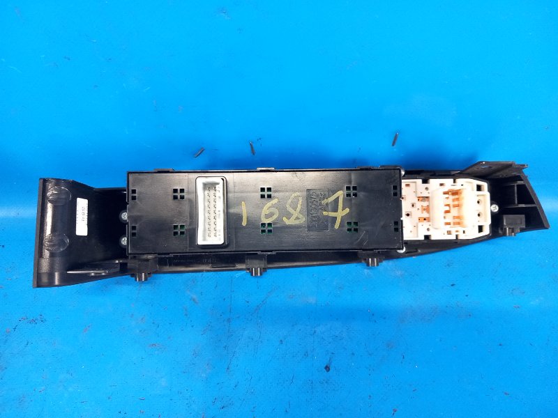 Power window control unit KIA SOUL PS 13-19 2016 Left. Front.