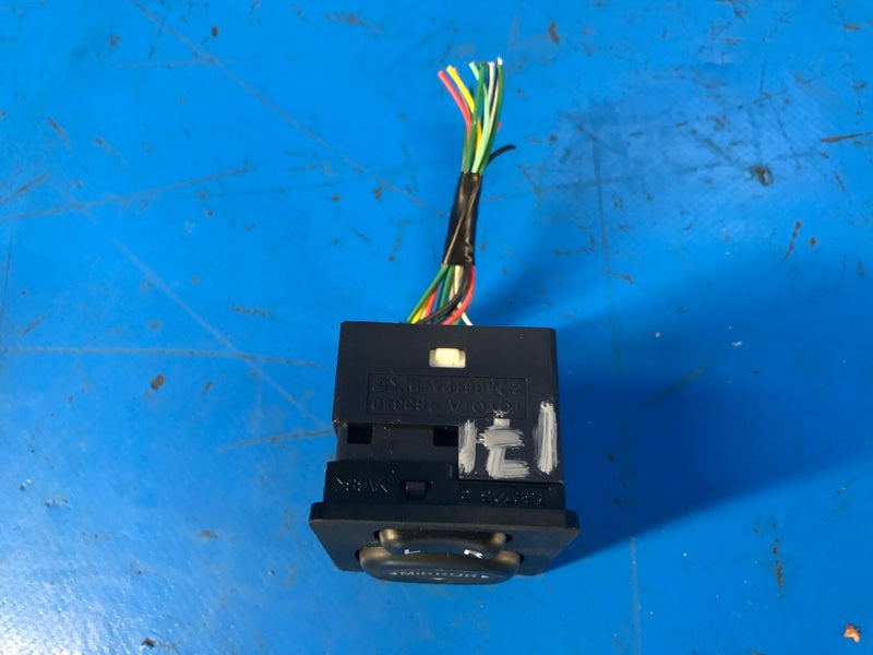 Mirror control unit for Toyota Prius - 09/30/2010