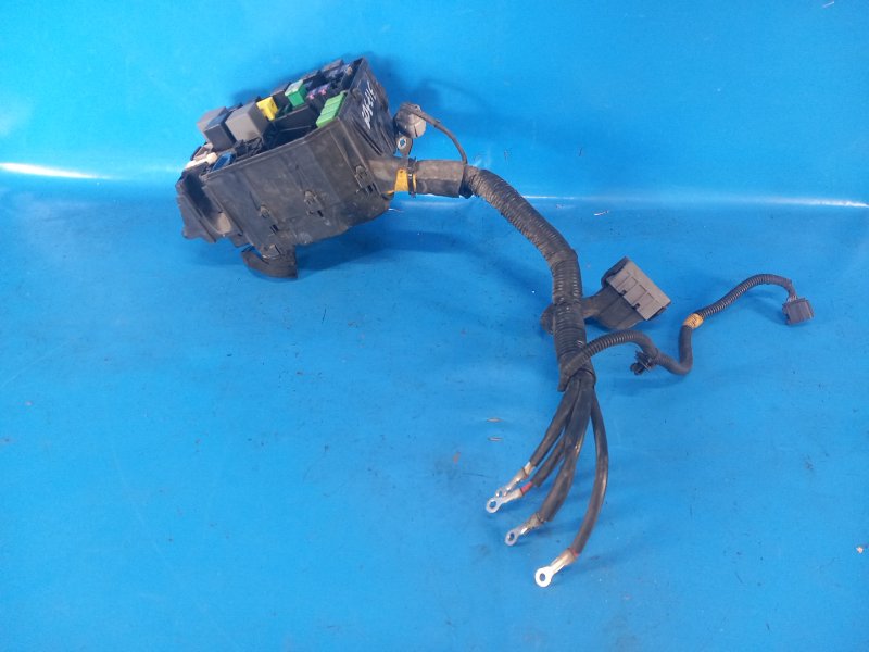 Mitsubishi Outlander GF 12-2013 engine compartment fuse box