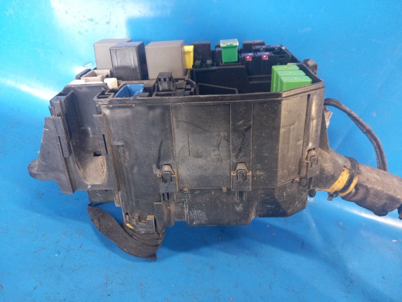 Mitsubishi Outlander GF 12-2013 engine compartment fuse box