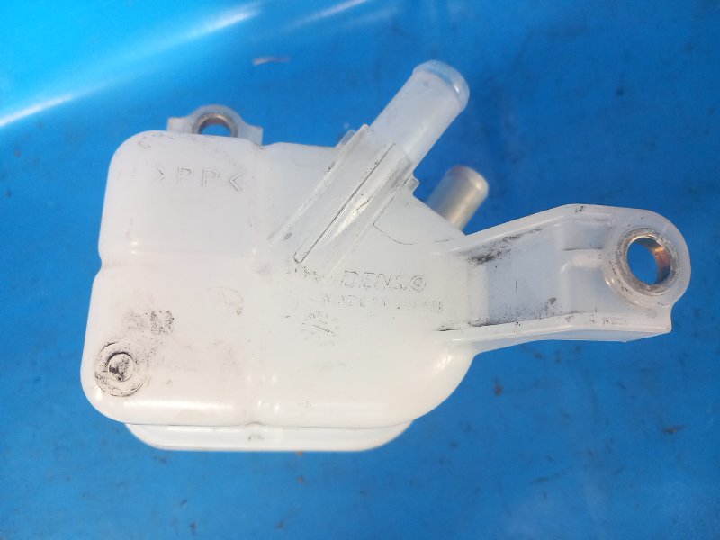 Toyota Prius inverter expansion tank - 09/30/2010