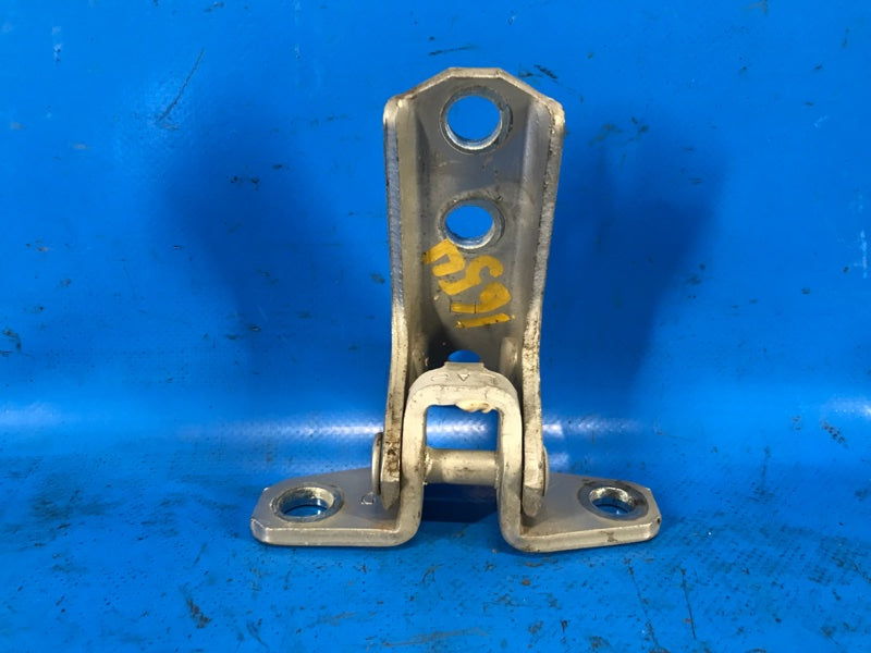 Upper door hinge MITSUBISHI OUTLANDER XL 05-13 2011 Left. Front.