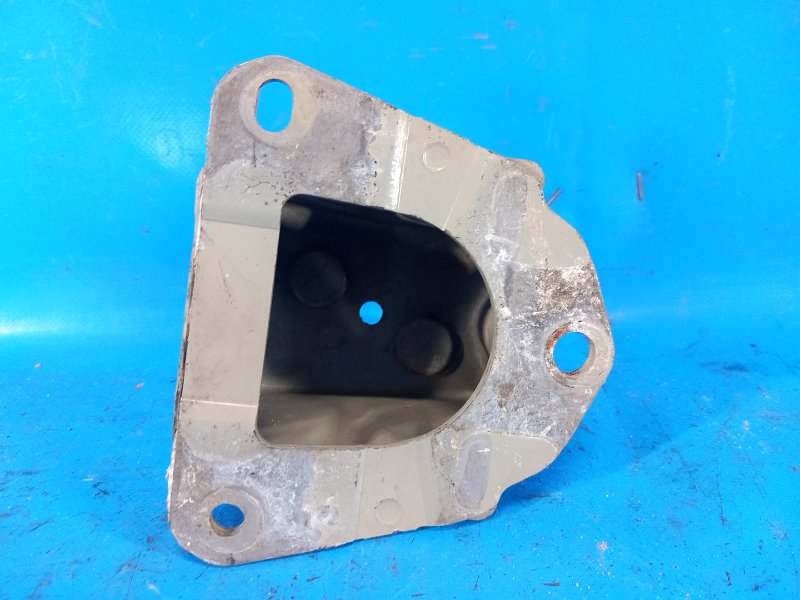 Rear bumper reinforcement bracket TOYOTA PRIUS - 30 09-17 2010 Right.