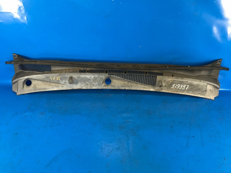 Plastic windshield trim / Frog NISSAN PATHFINDER R51 04-14 2004