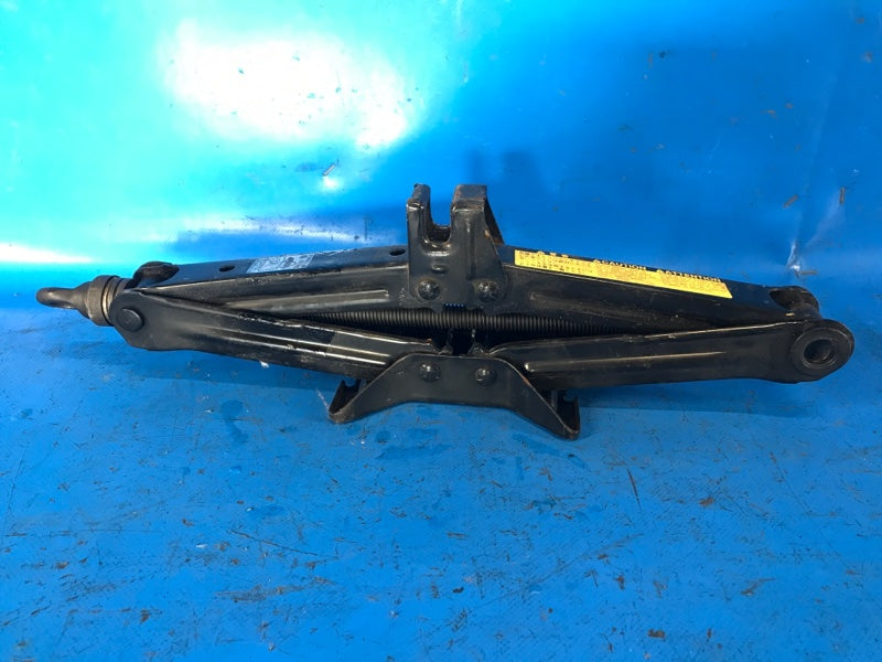Toyota Prius jack - 20 03-11 2006