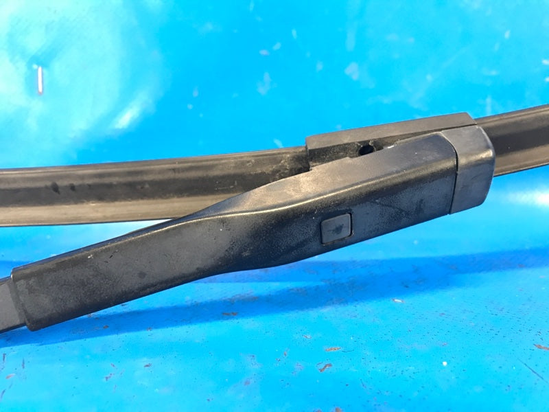 Front windshield wiper arm AUDI A3 (8V) 12–17 2015 Left.