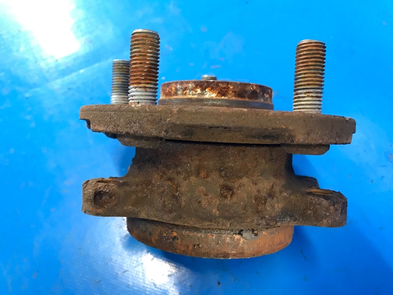 Hub TOYOTA PRIUS PLUS 11-14 2013 Left. Before.