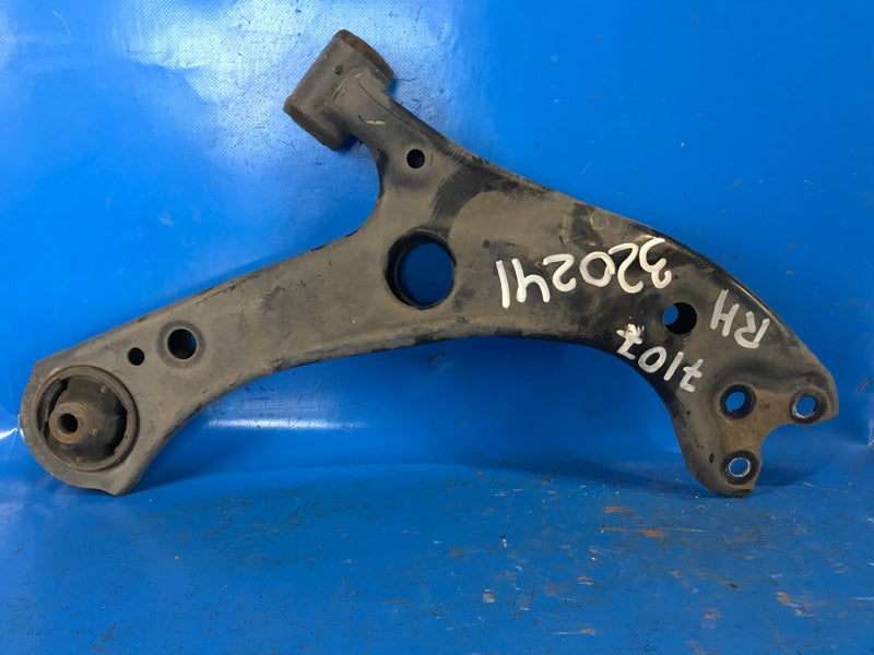 Front lower control arm for Toyota Prius 2016