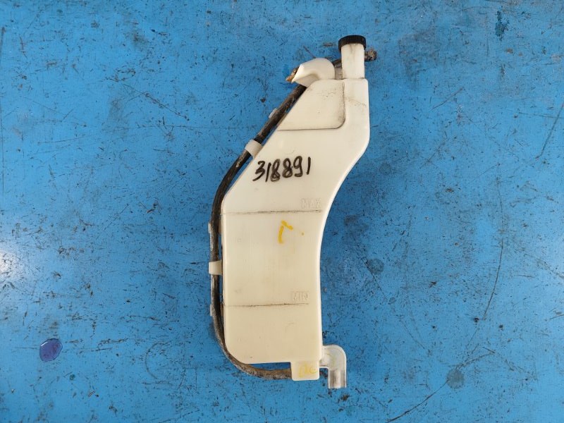 Expansion tank for Nissan Sentra B17 12-21 2015