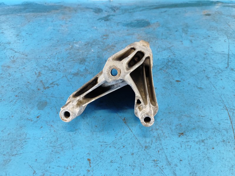 Engine mount bracket AUDI A6 (C7) 11-18 2011 Left.