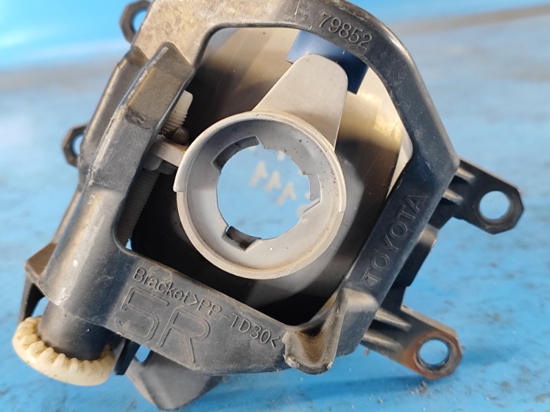 Fog light TOYOTA PRIUS - 30 09-17 Right.