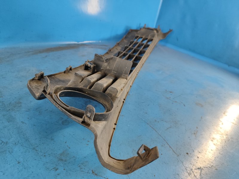 Front bumper grille for Toyota Prius - 09/30/17