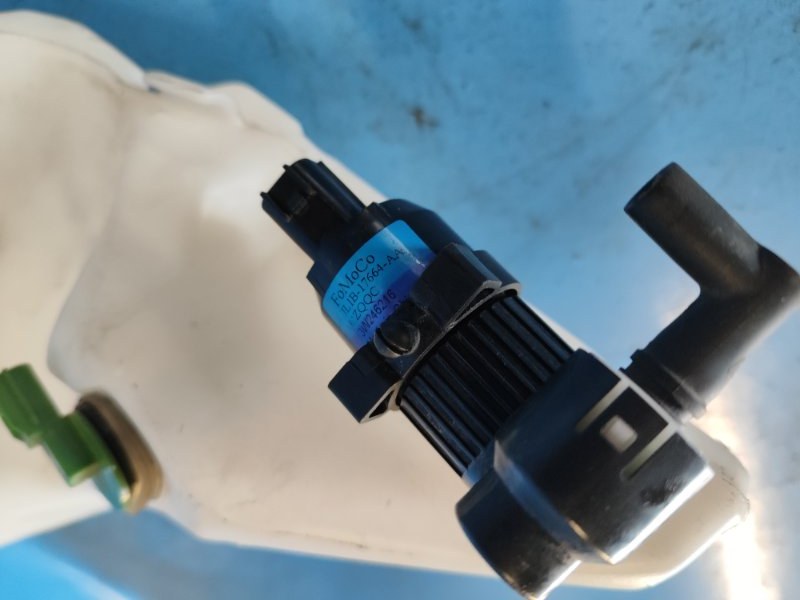 Ford Expedition 2017 Windscreen Washer Reservoir