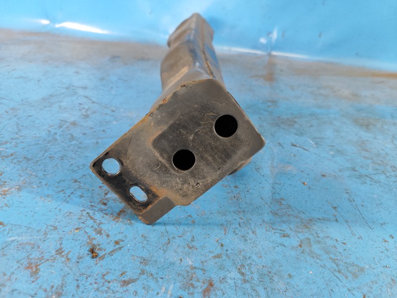 Front bumper reinforcement bracket NISSAN QASHQAI/ROGUE SPORT 14- Left.