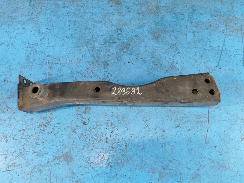 Front bumper reinforcement bracket NISSAN QASHQAI/ROGUE SPORT 14- Right.