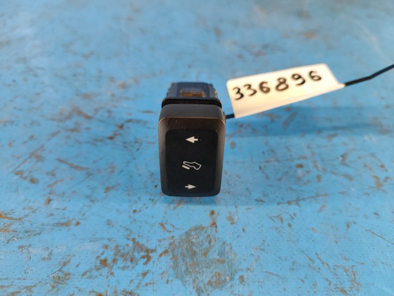 Ford Expedition 17-2018 button