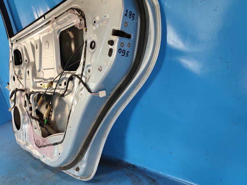 Door TOYOTA PRIUS PLUS 11-14 Right Rear