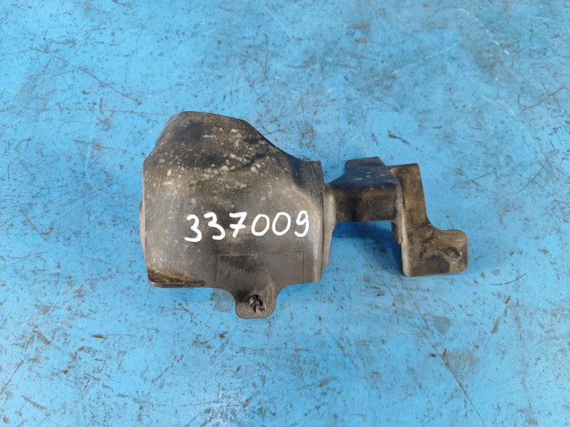 Plastic underhood compartment of the Ford Expedition 17-2018