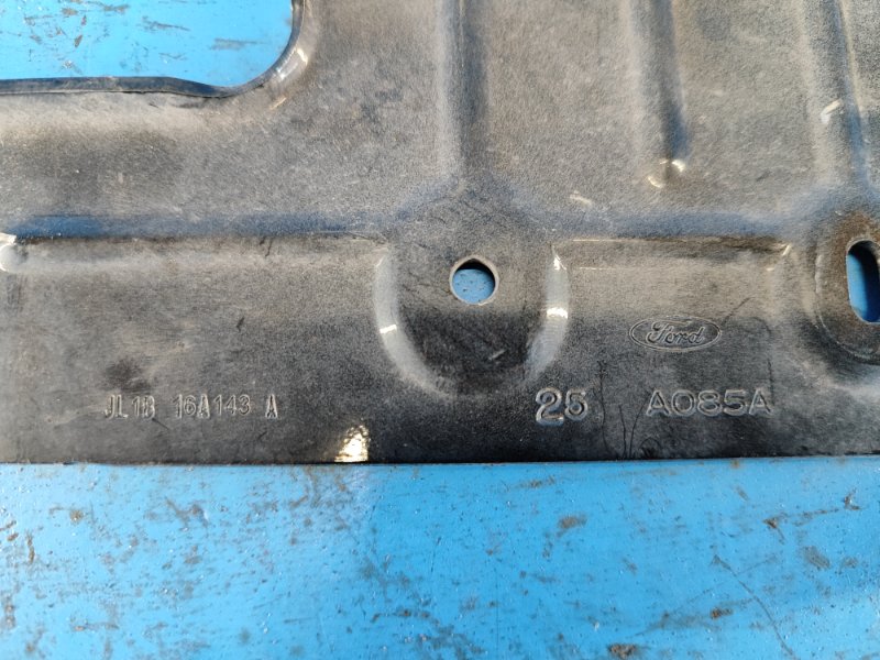 FORD EXPEDITION 17- 2018 Left Front Fender Bracket