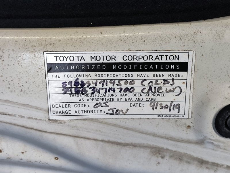Hood of the Toyota Prius - 30 09-17