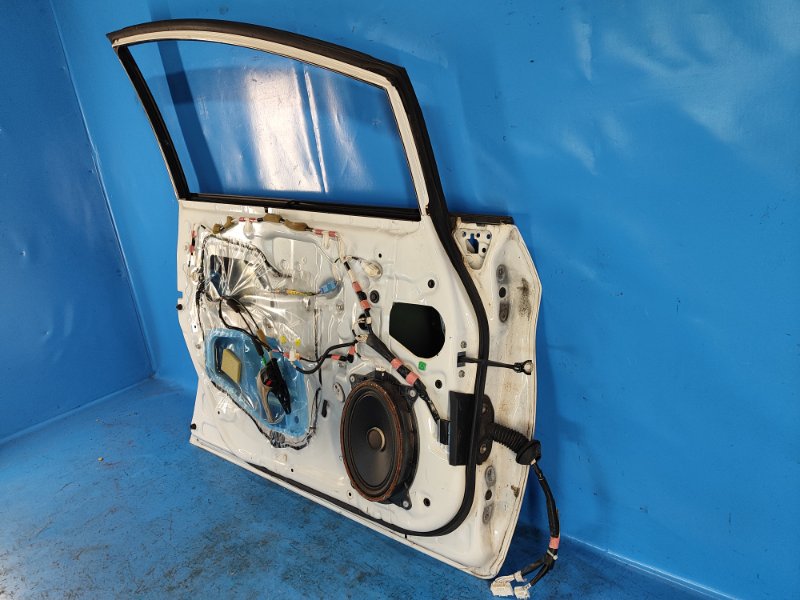 Door TOYOTA PRIUS - 30 09-17 Left. Front.