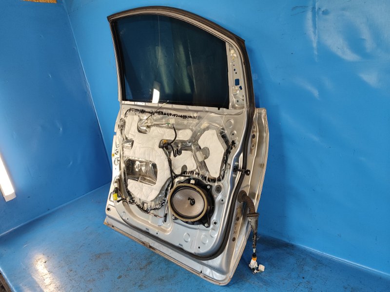 Door TOYOTA SIENNA 11-16 2015 Left. Front.