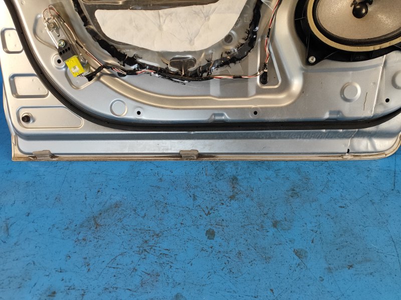 Door TOYOTA SIENNA 11-16 2015 Left. Front.
