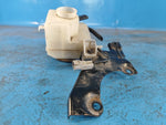 Brake master cylinder reservoir for Toyota Prius - 30 09-17