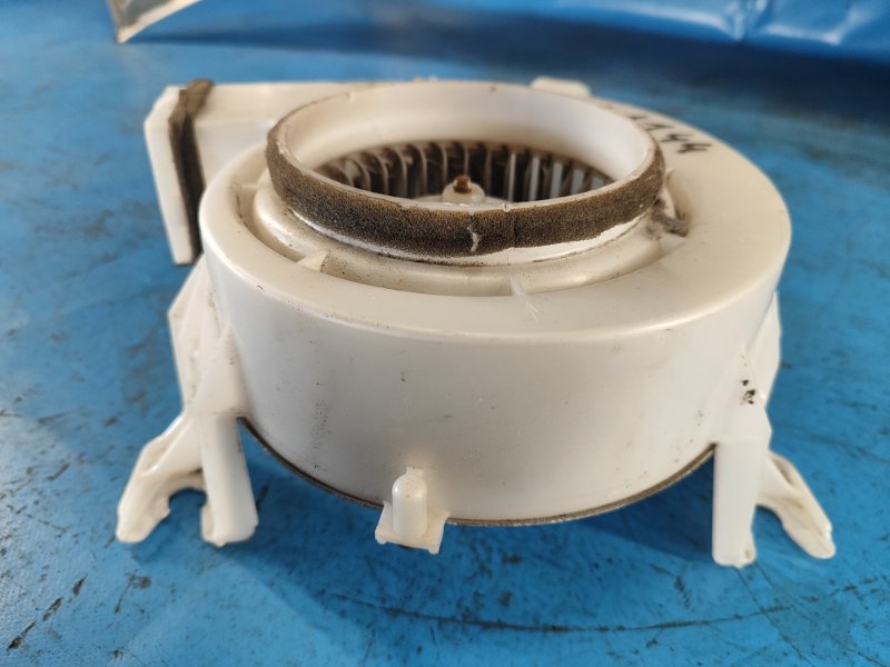 Battery cooling motor LEXUS HS250H (ANF10) 09-12 2009 Rear