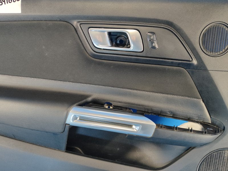 Door card FORD MUSTANG 15- Left. Front.