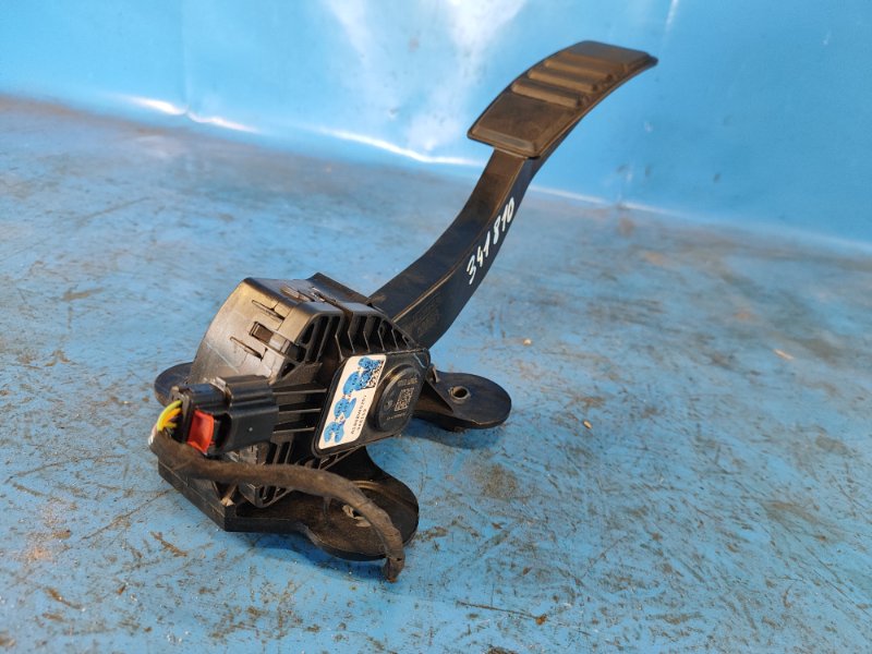 Gas pedal FORD MUSTANG 15-