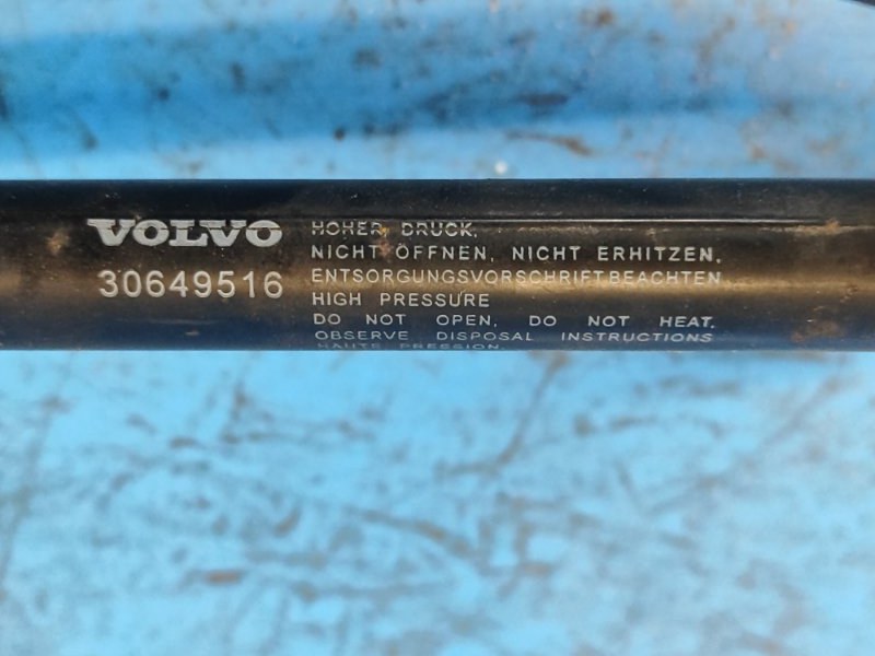 Hood hinge VOLVO XC70 07-16 Left.