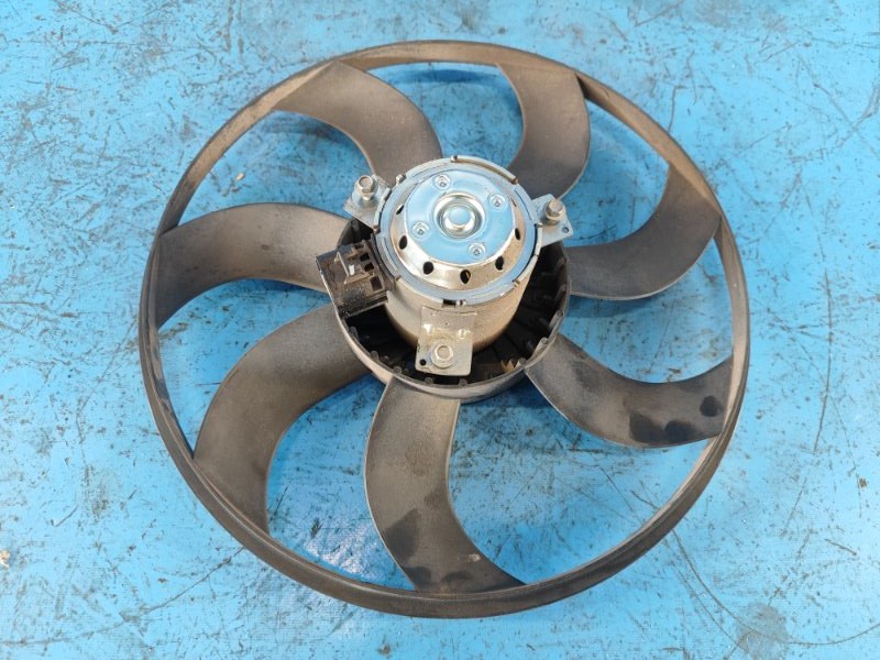 Main radiator fan FORD FUSION 14- Left.