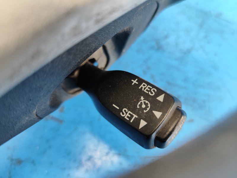 Toyota Prius steering wheel - 30 09-17