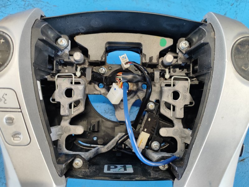 Toyota Prius steering wheel - 30 09-17