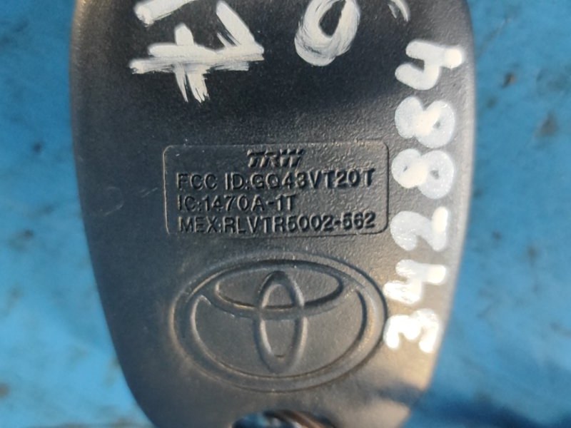 Ignition key for Toyota Sienna 11-16 2015