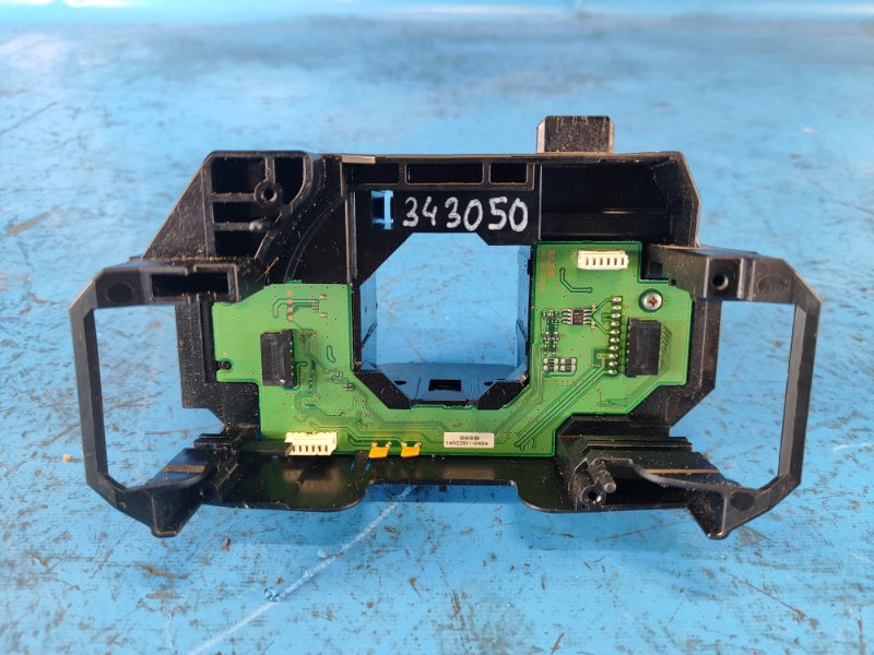 VOLVO XC70 07-16 Steering column switch board