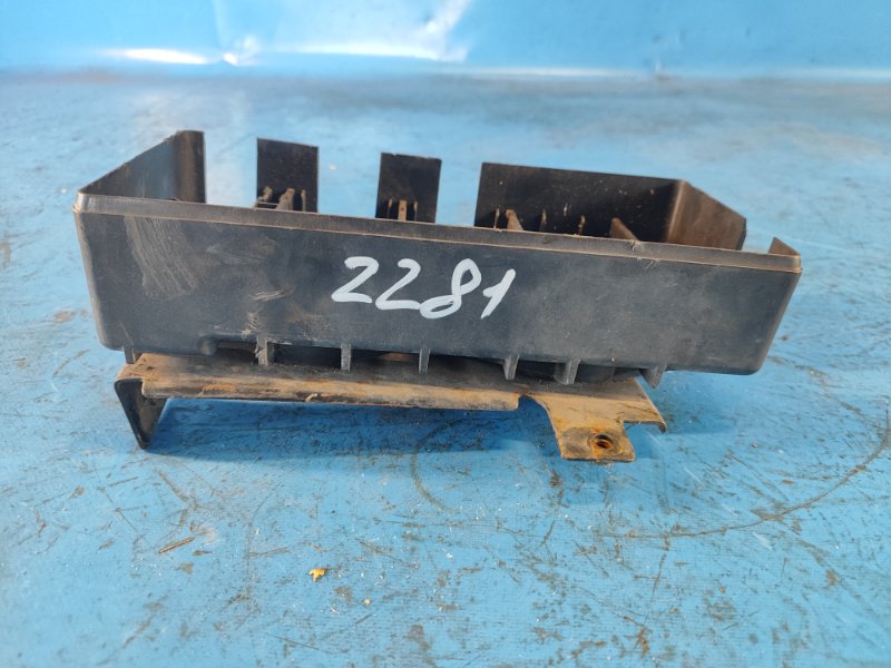 Ford Mustang 15-inch fuse box bracket