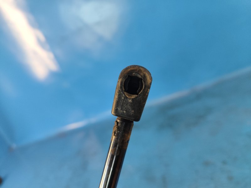 Shock absorber trunk lid JEEP COMPASS 17-21 2018 Left.