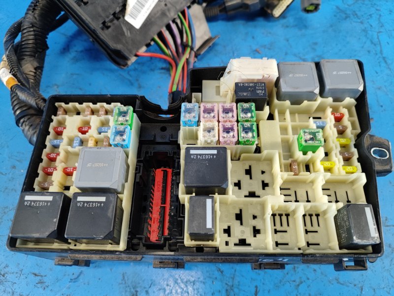 Engine compartment fuse box for Ford Escape 12-19 2017
